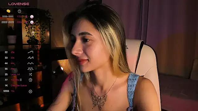 Check-out your craziest wishes with our pick of gaming cams models, featuring big knockers, round tails and tight twats.