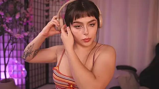 Check-out your craziest wishes with our pick of gaming cams models, featuring big knockers, round tails and tight twats.