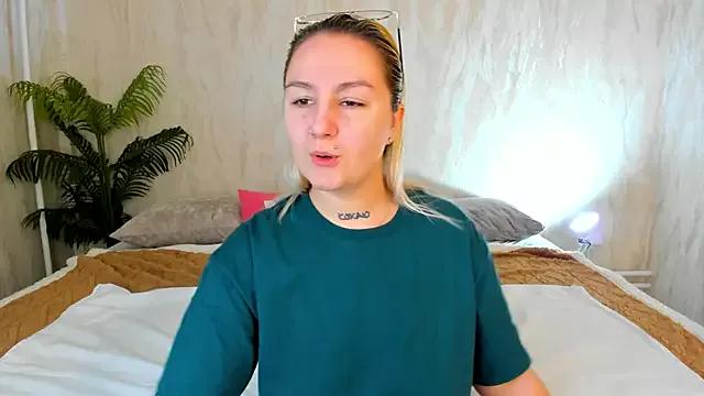 Check-out your craziest wishes with our pick of gaming cams models, featuring big knockers, round tails and tight twats.