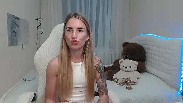 Check-out your craziest wishes with our pick of gaming cams models, featuring big knockers, round tails and tight twats.