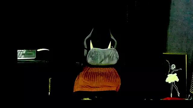 dia_moonlight2 from StripChat is Freechat