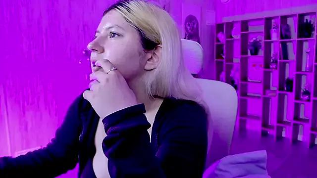 DiaAngell from StripChat is Freechat