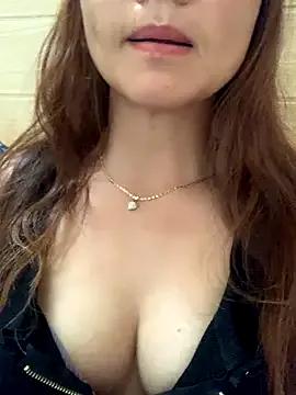 Diana-sexyy from StripChat is Freechat