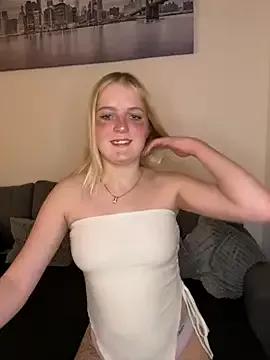 Photos of DieBlondeHannah from StripChat is Freechat
