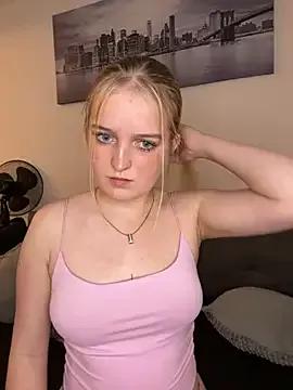 DieBlondeHannah from StripChat is Freechat