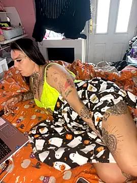 Check-out your craziest wishes with our pick of gaming cams models, featuring big knockers, round tails and tight twats.