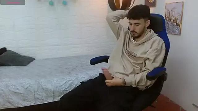 DmitriSanders from StripChat is Freechat