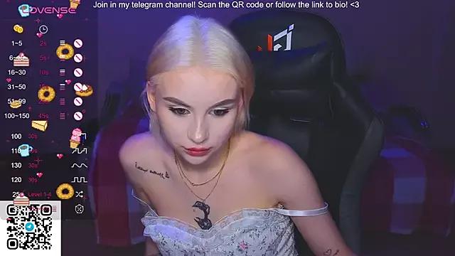 Check-out your craziest wishes with our pick of gaming cams models, featuring big knockers, round tails and tight twats.