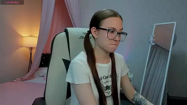 Check-out your craziest wishes with our pick of gaming cams models, featuring big knockers, round tails and tight twats.