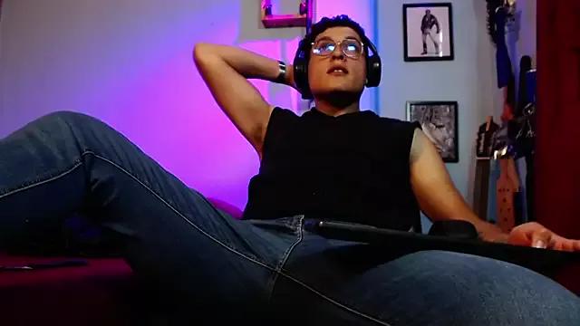 Check-out your craziest wishes with our pick of gaming cams models, featuring big knockers, round tails and tight twats.