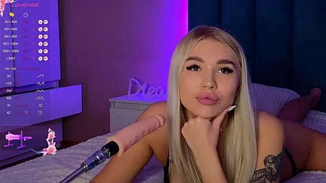 Check-out your craziest wishes with our pick of gaming cams models, featuring big knockers, round tails and tight twats.