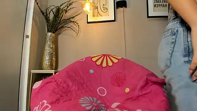 Check-out your craziest wishes with our pick of gaming cams models, featuring big knockers, round tails and tight twats.