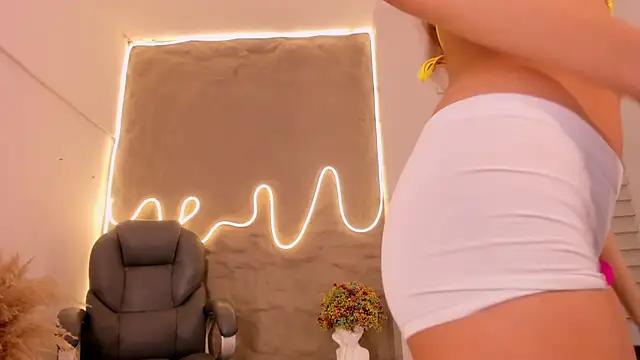 Check-out your craziest wishes with our pick of gaming cams models, featuring big knockers, round tails and tight twats.