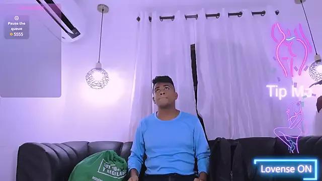 dylan_kisss from StripChat is Freechat