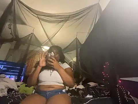 ebunnybri from StripChat is Freechat