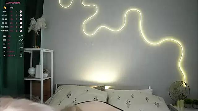 EdlaHewell from StripChat is Freechat