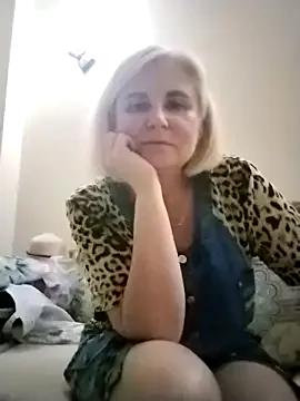 ElinaGold435 from StripChat is Freechat