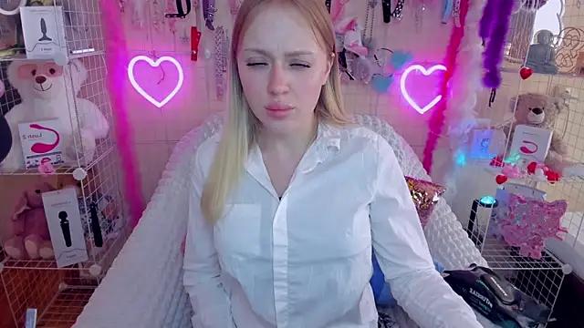 Check-out your craziest wishes with our pick of gaming cams models, featuring big knockers, round tails and tight twats.