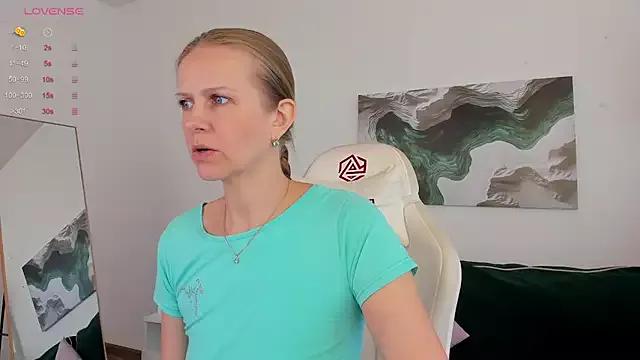 Eliza_Wilsoon from StripChat is Freechat