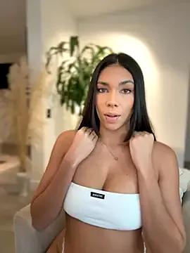 EllaSanz_ from StripChat is Freechat