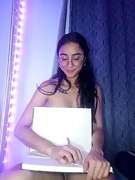 Ellie_saenz from StripChat is Freechat