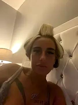 EllieMaeBaby from StripChat is Freechat