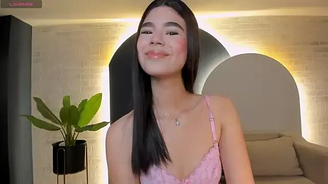 EllieScott from StripChat is Freechat