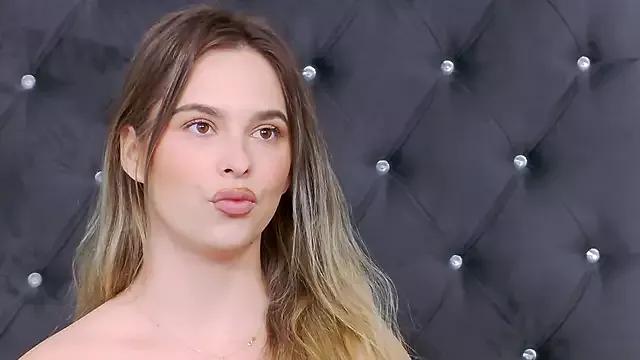Ellsa_Jean_ from StripChat is Freechat