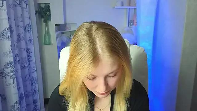 Elly_rosss from StripChat is Freechat