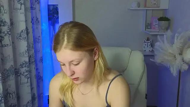 Elly_rosss from StripChat is Freechat
