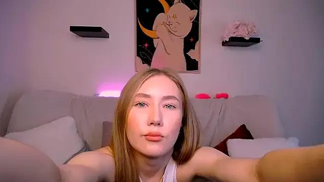 EllyColins from StripChat is Freechat