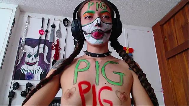 Check-out your craziest wishes with our pick of gaming cams models, featuring big knockers, round tails and tight twats.