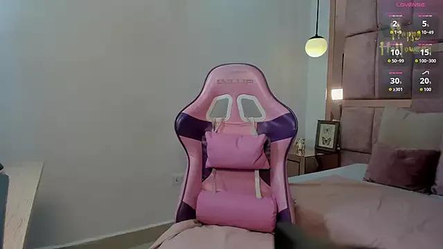 emaa_rosse from StripChat is Freechat