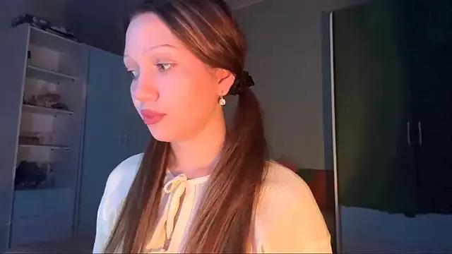 EmiIyKitty from StripChat is Freechat