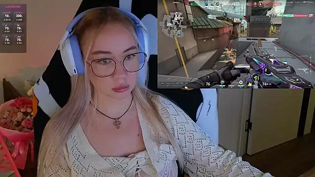 Check-out your craziest wishes with our pick of gaming cams models, featuring big knockers, round tails and tight twats.
