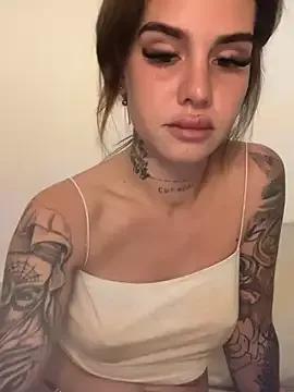 EmiliaCatalina from StripChat is Freechat