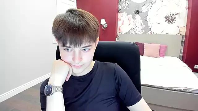EmiliaYours from StripChat is Freechat