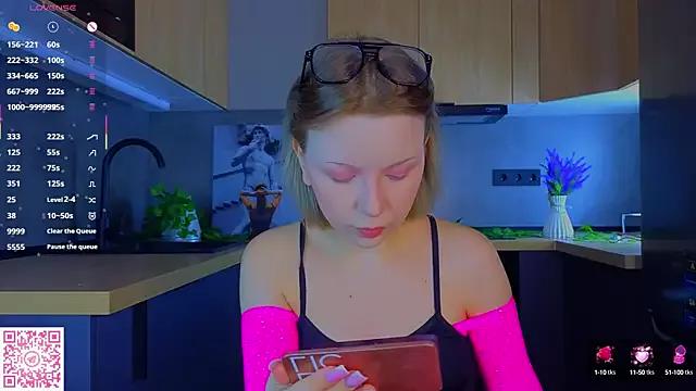 Check-out your craziest wishes with our pick of gaming cams models, featuring big knockers, round tails and tight twats.