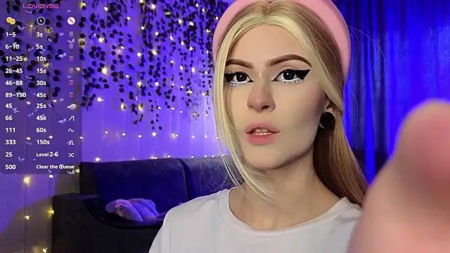 Check-out your craziest wishes with our pick of gaming cams models, featuring big knockers, round tails and tight twats.