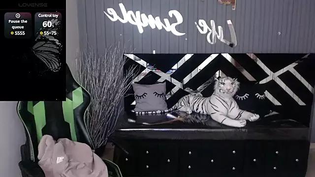 Check-out your craziest wishes with our pick of gaming cams models, featuring big knockers, round tails and tight twats.