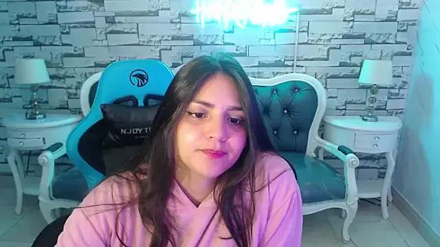 emily_cooper_t from StripChat is Freechat