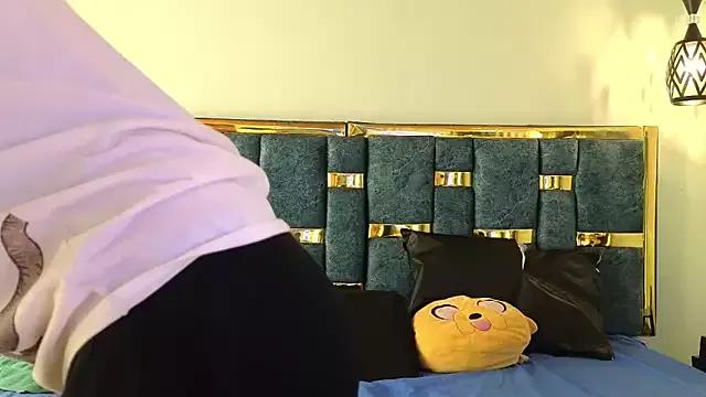 emily_fox_3 from StripChat is Freechat