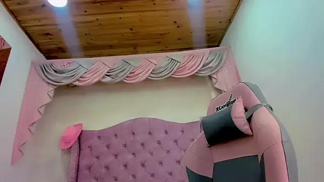 Check-out your craziest wishes with our pick of gaming cams models, featuring big knockers, round tails and tight twats.
