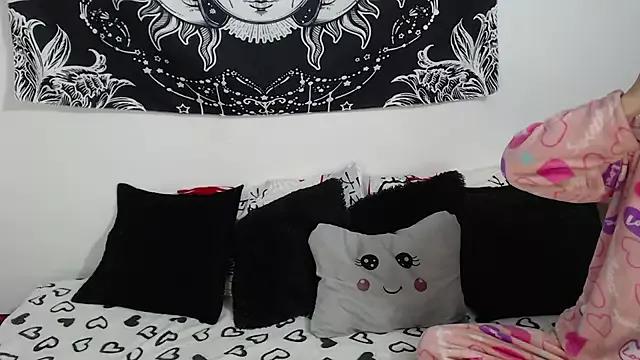 emily_n_abby from StripChat is Freechat