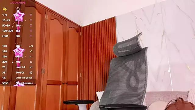 emily_roousee from StripChat is Freechat