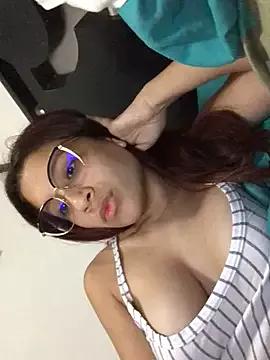 EmilyBlazexx from StripChat is Freechat
