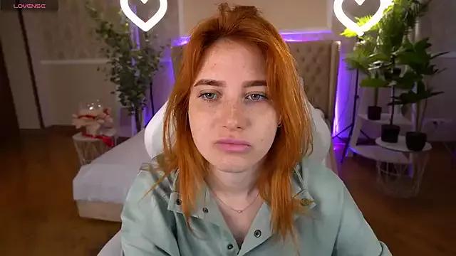 EmilyFoxxi from StripChat is Freechat
