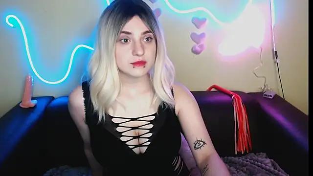 Check-out your craziest wishes with our pick of gaming cams models, featuring big knockers, round tails and tight twats.