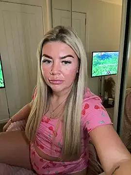 EmilyKingg from StripChat is Freechat