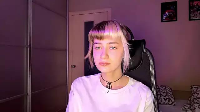 Check-out your craziest wishes with our pick of gaming cams models, featuring big knockers, round tails and tight twats.